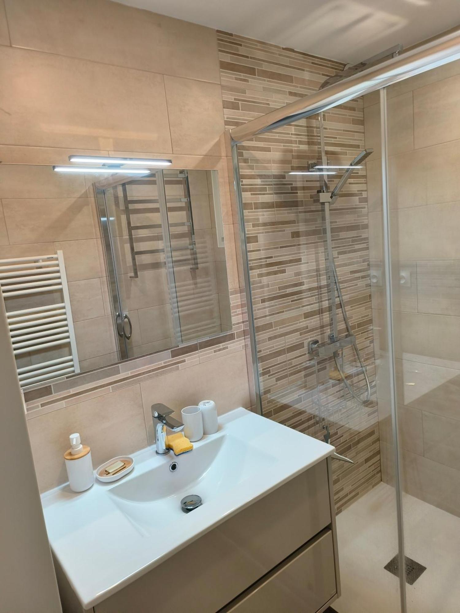 La Brise Marine ~ 300M Mer~Piscine~Clim~Wifi~Calme Argeles-sur-Mer Ngoại thất bức ảnh